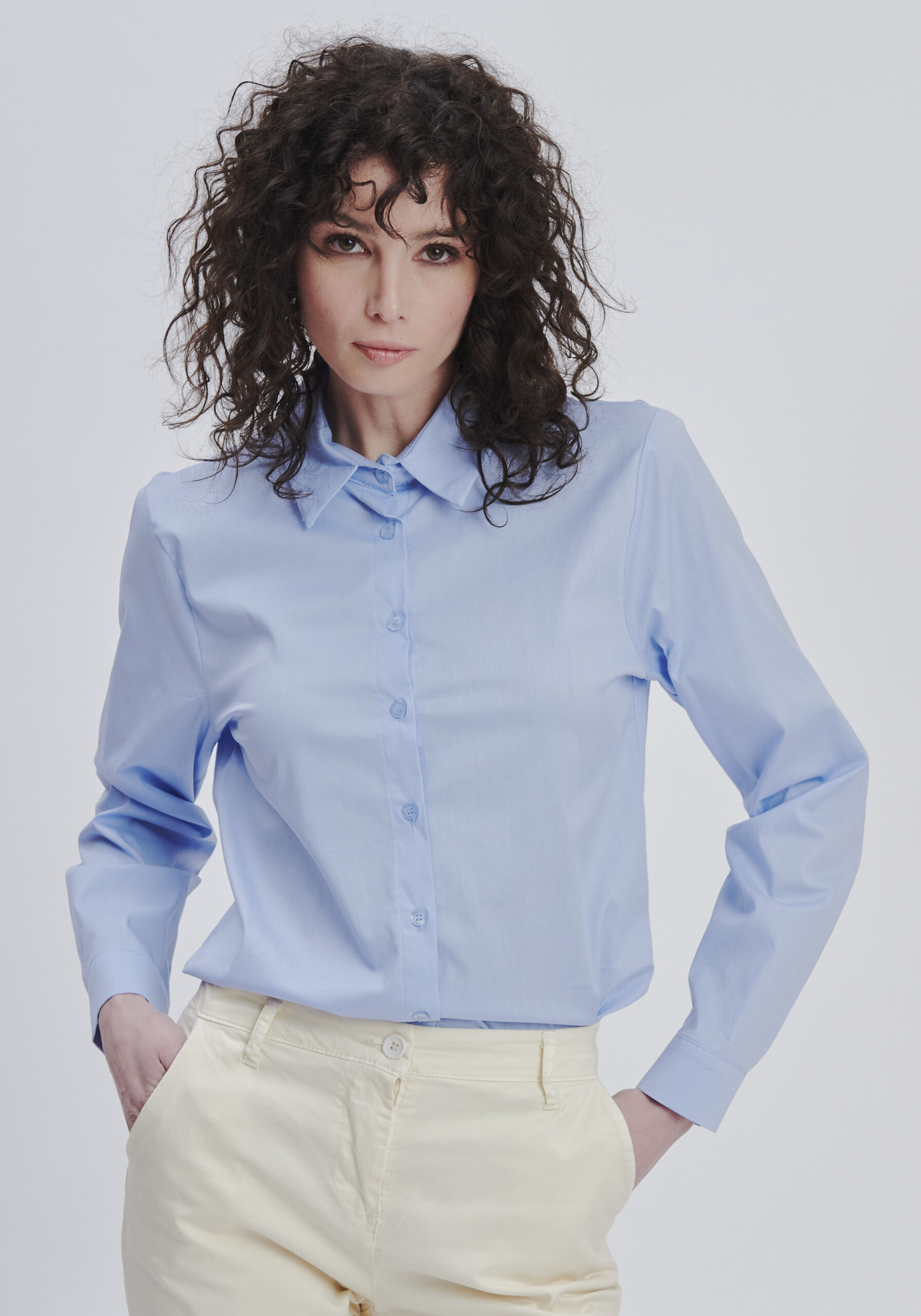 Camicie & Bluse Donna: Eleganza e Stile per Ogni Occasione