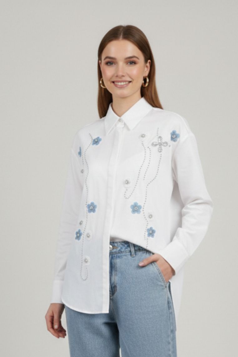 CAMICIA CON APPLICAZIONI E FIORI - immagine 2