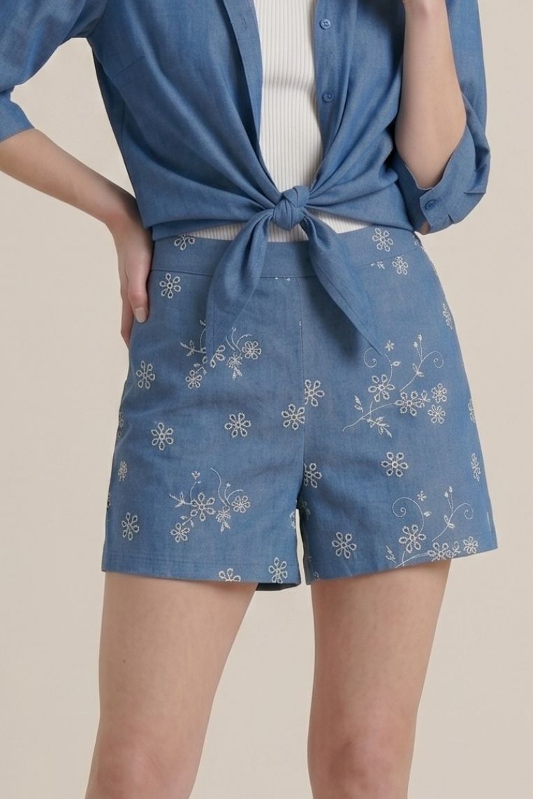 BERMUDA CHAMBRAY RICAMATO 3 BERMUDA CHAMBRAY RICAMATO - immagine 3