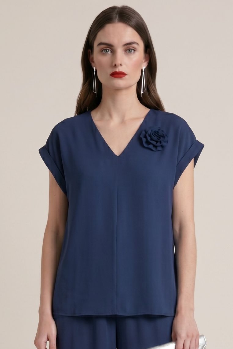 BLUSA LEGGERA CON SPILLA FIORE - immagine 2