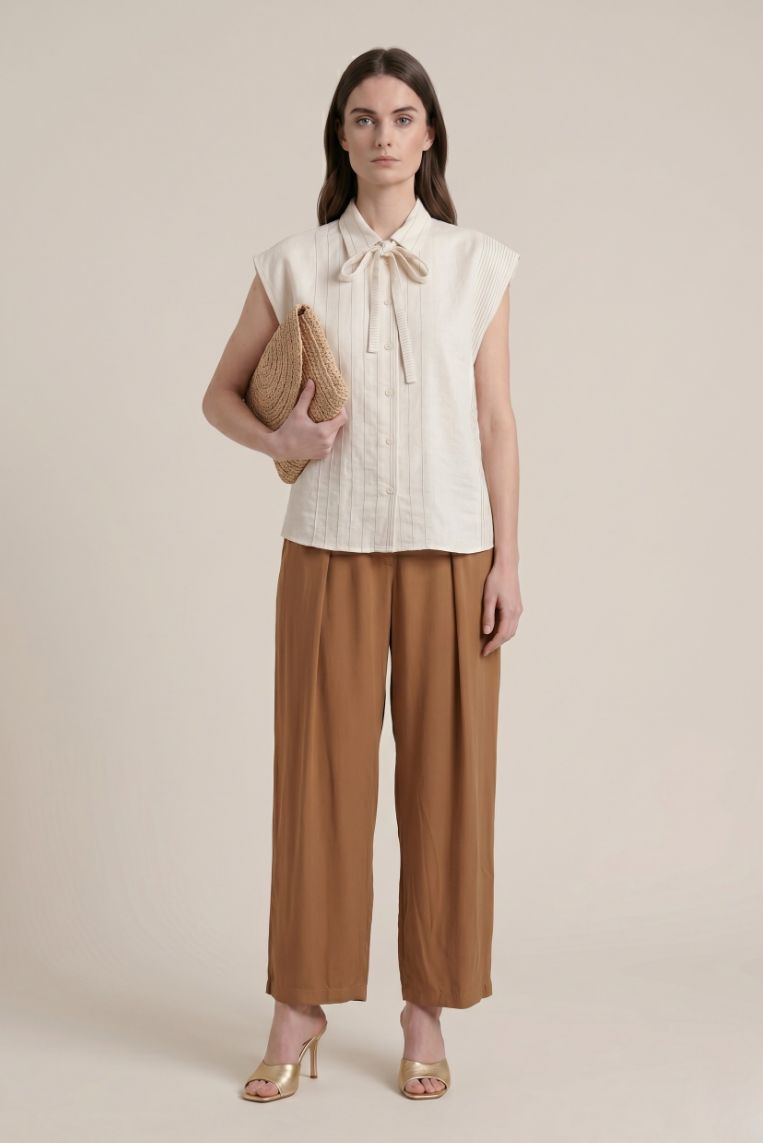 PANTALONE CON PINCE 2 PANTALONE CON PINCE - immagine 2