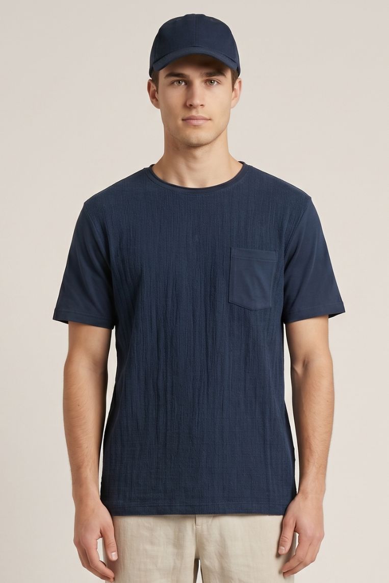 T-SHIRT IN GARZA CON TASCHINO - immagine 2