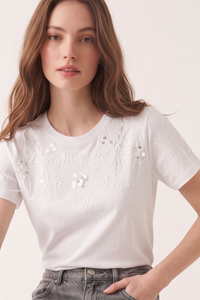 T-SHIRT RICAMO FIORI PAILLETTES