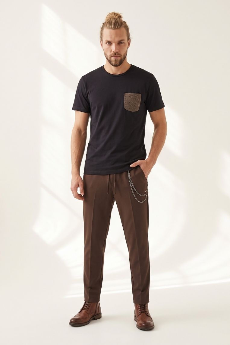 T-SHIRT CON TASCHINO PATCH